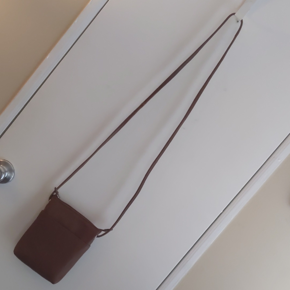 ili RFID Genuine Leather Brown Crossbody Bag - Picture 5 of 6